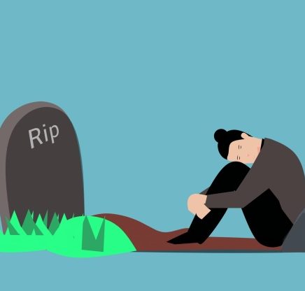 hombre sentado ante una lápida, un paso para superar una muerte